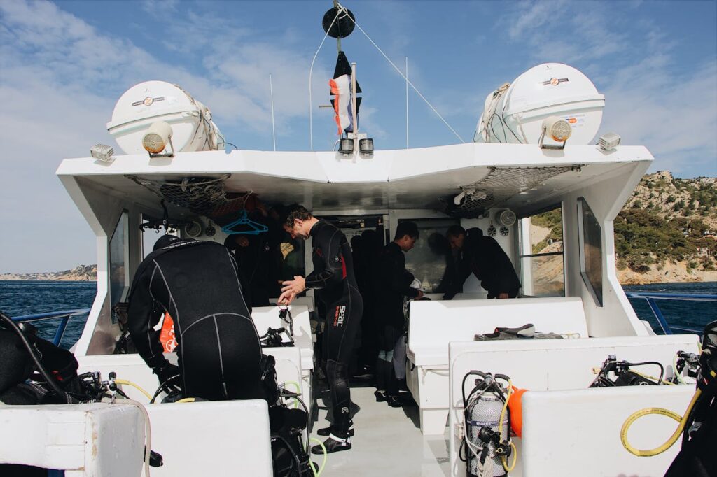 Vale la pena alquilar el equipo de buceo en barco o mejor llevarlo desde tierra